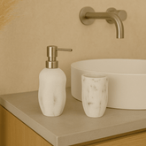 Porta Sabonete Líquido em Poliresina Mármore - Ela Decora